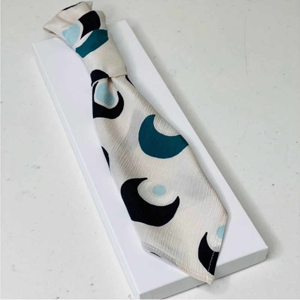 NWT SILKLETTE Half Moon Pattern 100% Fine Silk Kerchief Scarf Black+Blue